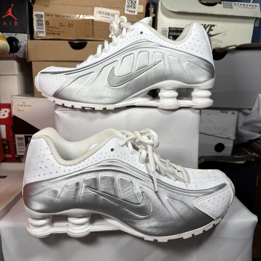 Size 5.5Y - Nike Shox R4 'White Metallic Silver' 2025 (GS) Sneakers CW2626-101
